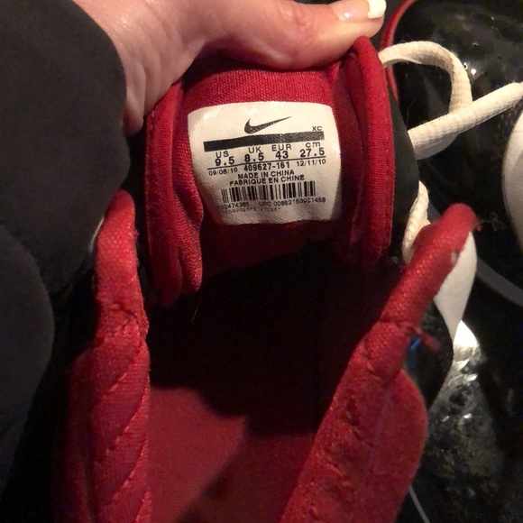 Size 9.5 boys/men’s Nike elite basketball shoes black white and red - Picture 4 of 6